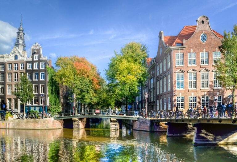 La pintoresca ciudad de Amsteram y sus canales