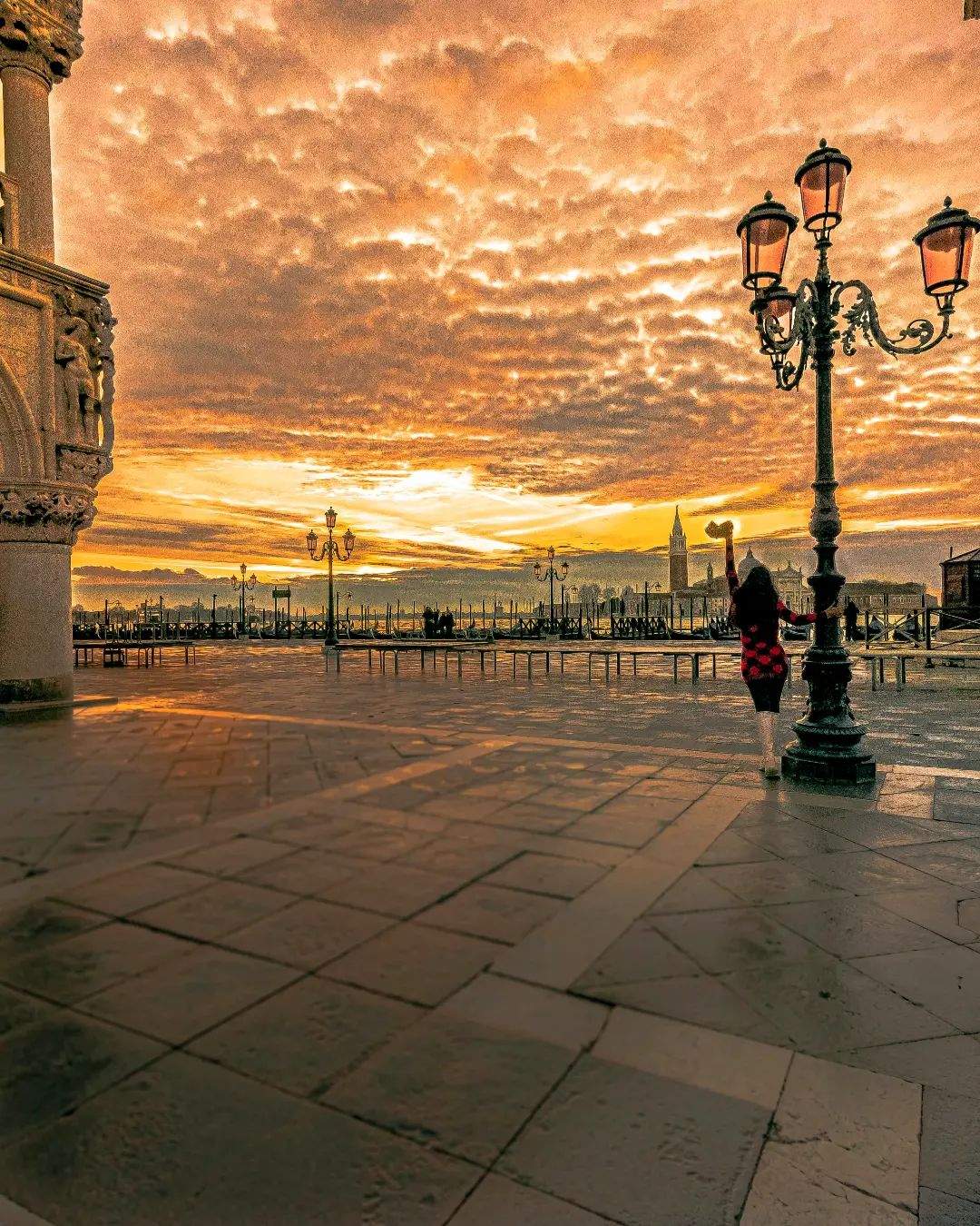 El amanecer en el plaza de San Marcos