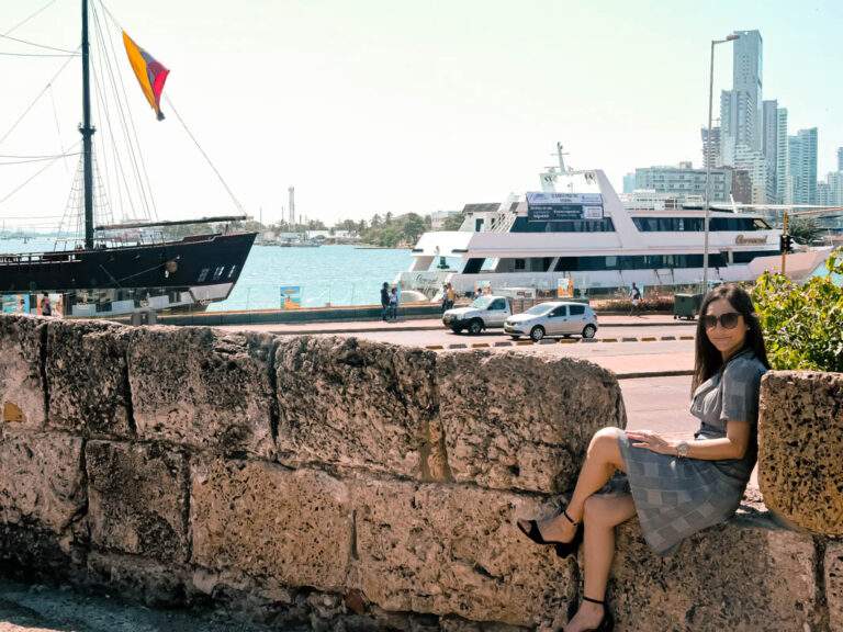 La muralla de Cartagena junto al Caribe