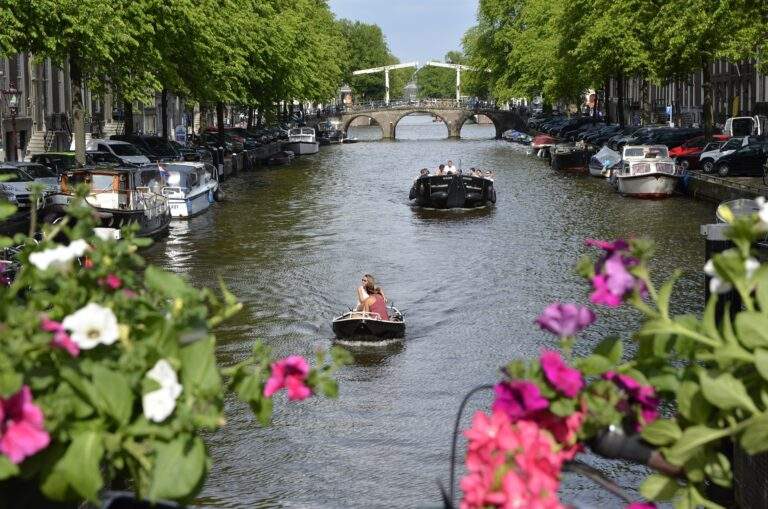 Recorrido en barca o barco por los canales de Amsterdam