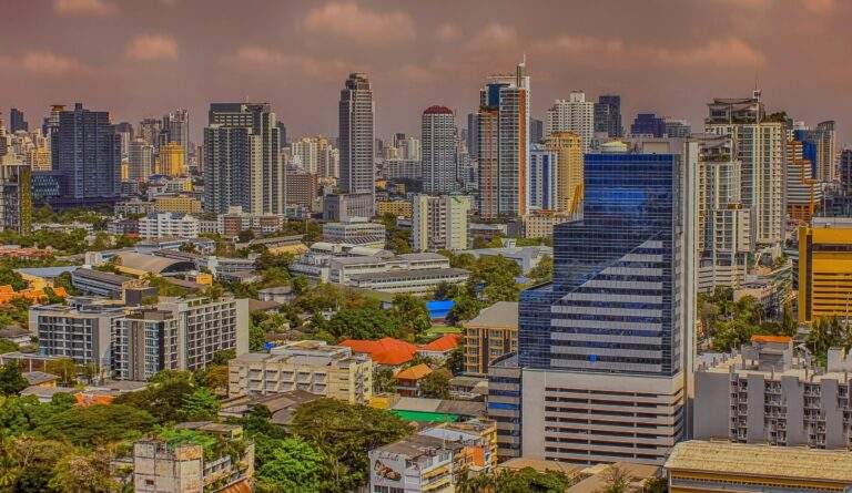 La ciudad emocionante de Bangkok