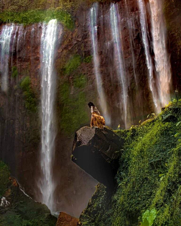 Impresionante vista de la cascada de Tumpak Sewu