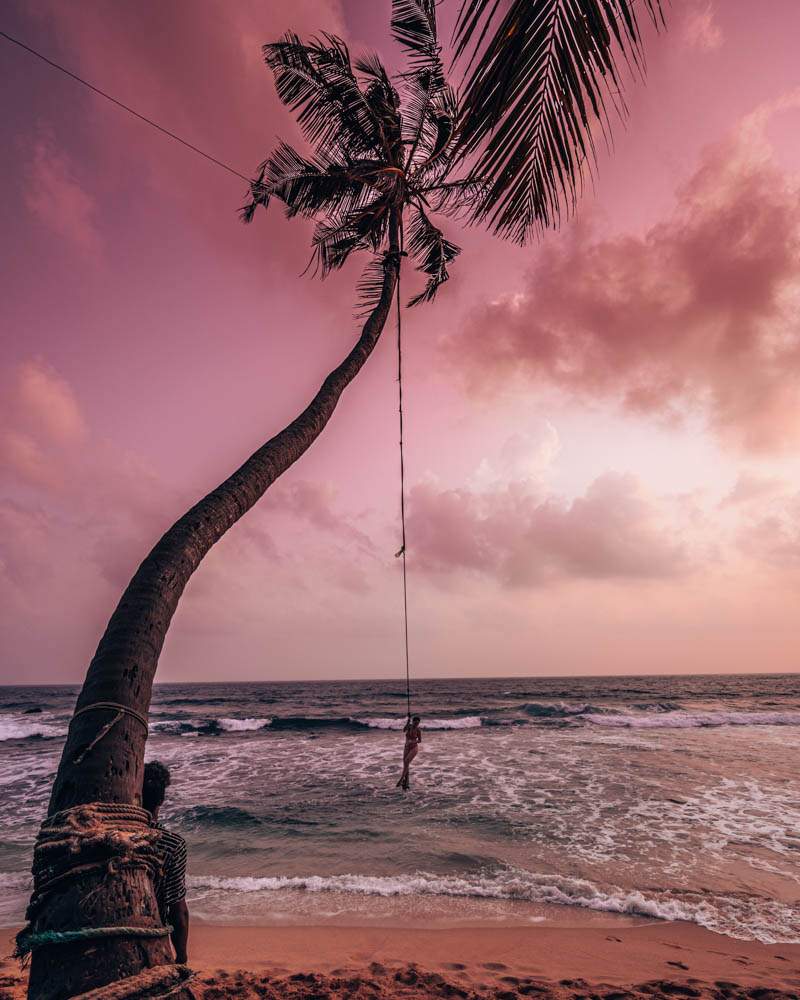 Impresionante ataardecer en la playa de Mirissa