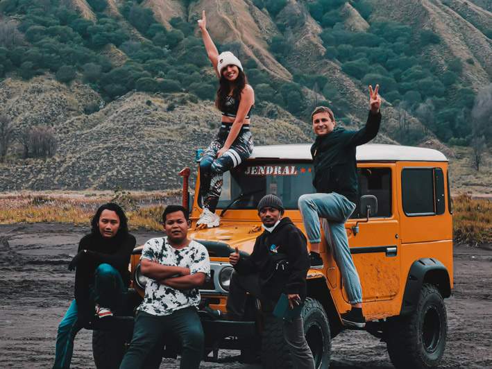 con mis guias y ralf en el monto Bromo