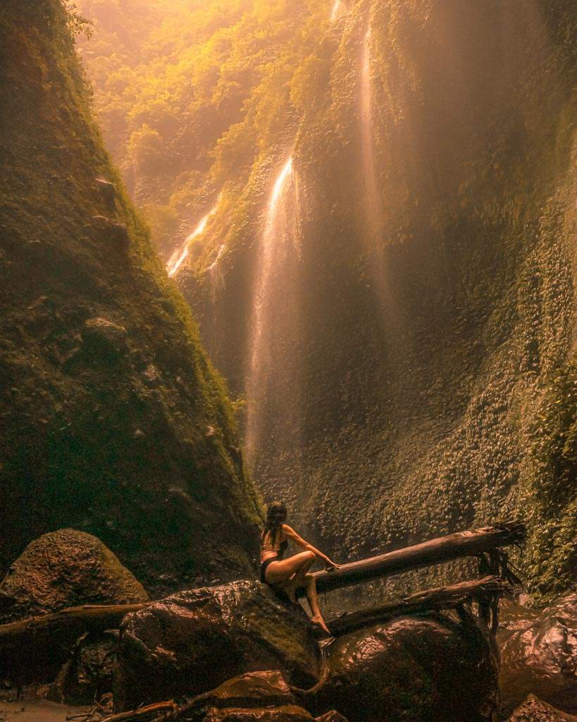 la belleza natural de la cascada de Madakaripura