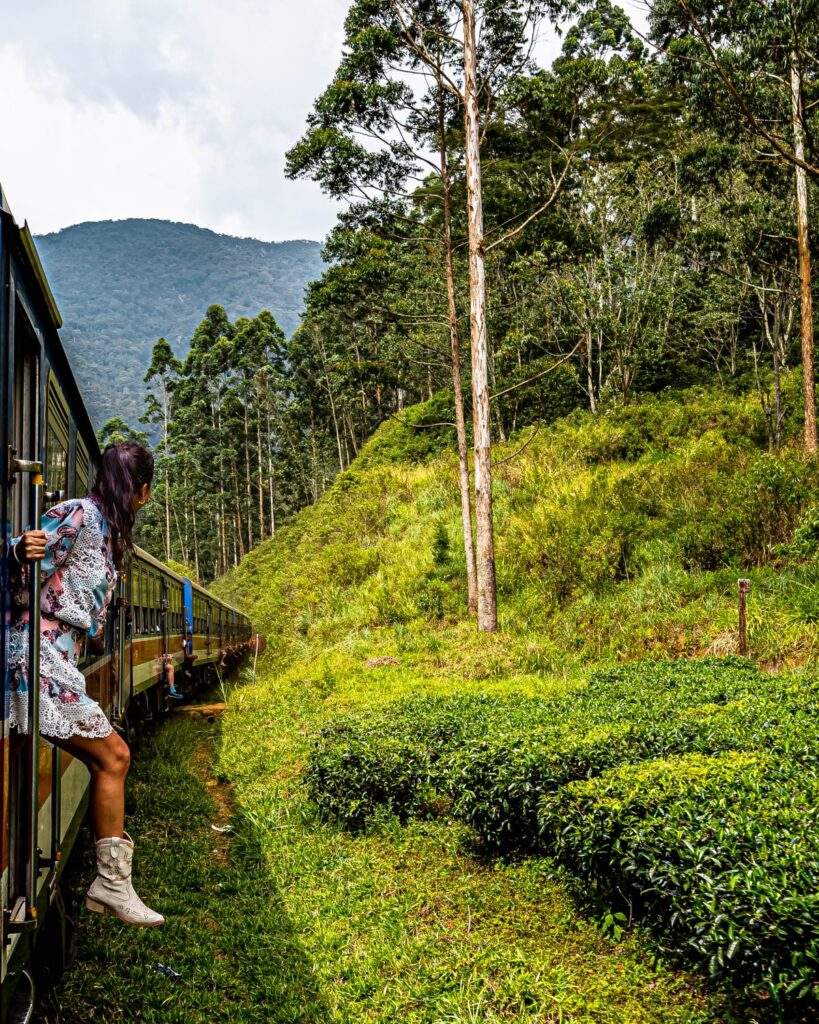 viajando con uno de los trenes mas baratos del mundo en Sri Lanka