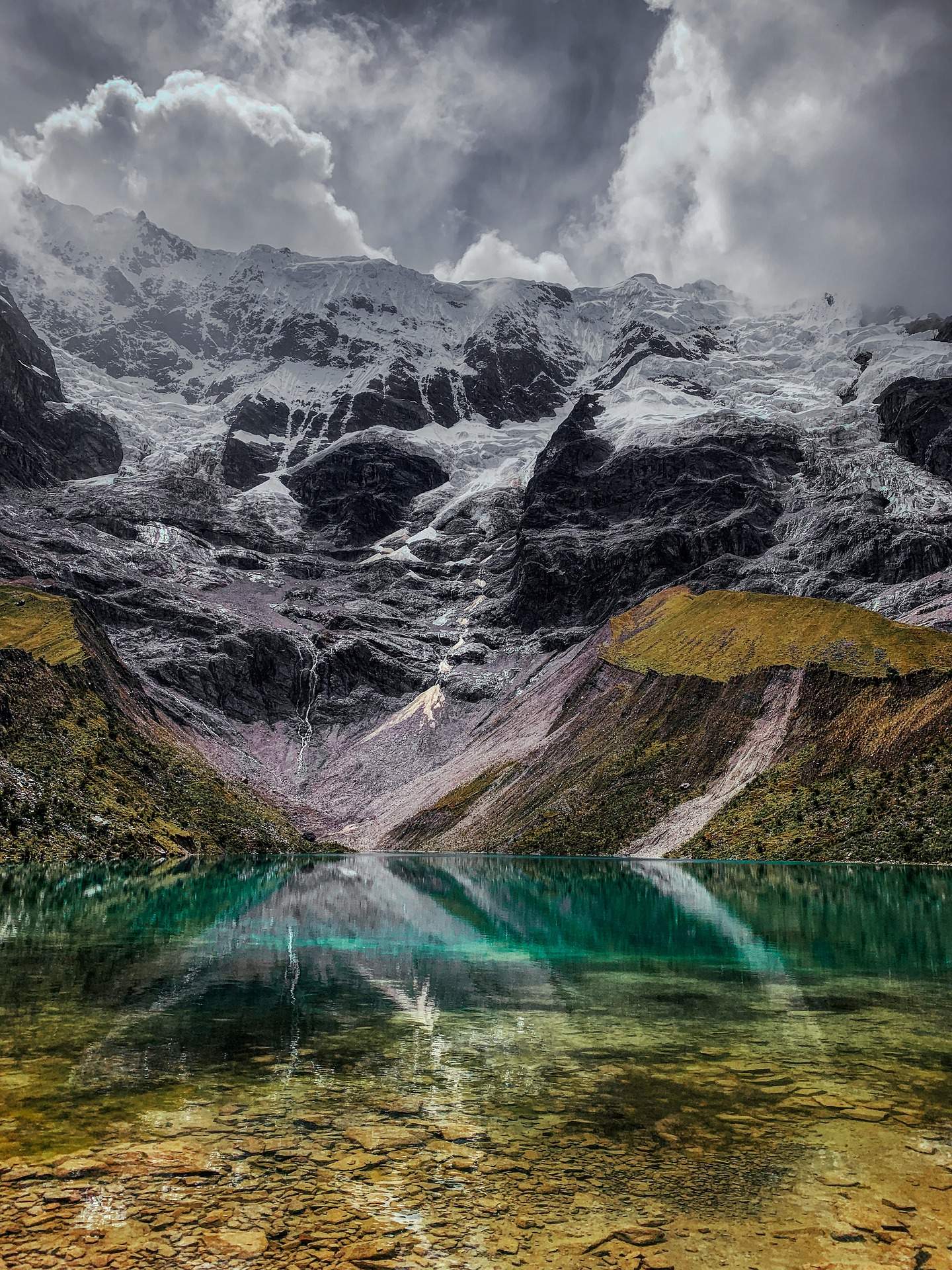 Colores intensos en la laguna de Humantay